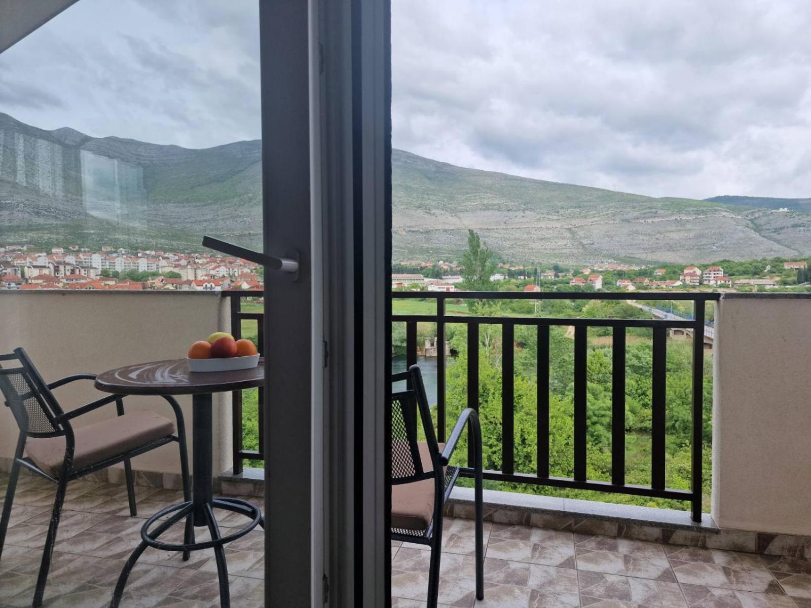 Studio Apartmani Milovic Trebinje Exteriör bild